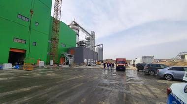 UPDATE - Explozie urmată de incendiu la o fabrică de amidon din Medgidia / Nu sunt victime, incendiul este stins / Se lucrează pentru răcirea instalaţiilor