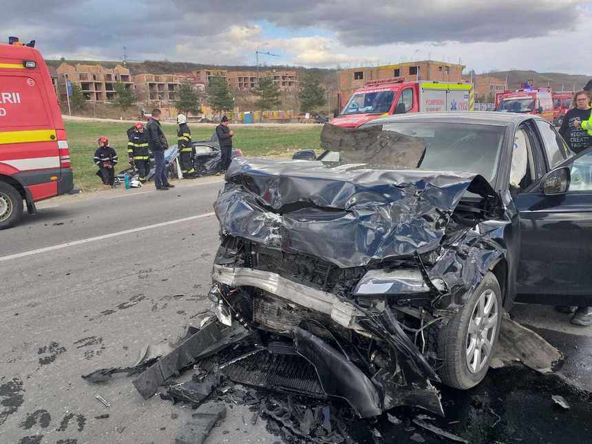 Sibiu: Accident pe DN 1, patru persoane fiind rănite / Traficul este oprit