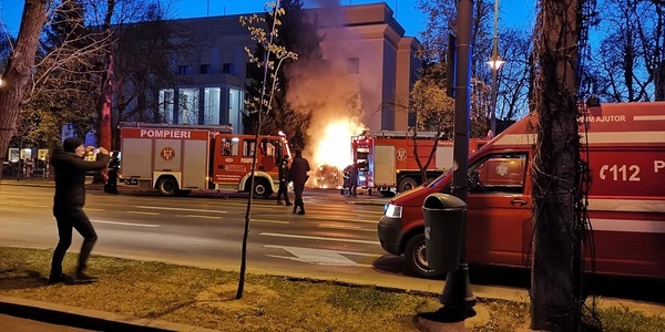UPDATE - Un autovehicul a intrat în porţile Ambasadei Rusiei din Capitală. Şoferul, Bogdan Drăghici, şi-a dat apoi foc în maşină şi a murit / Reacţia Ambasadei Rusiei / Precizările MAE - VIDEO / FOTO 