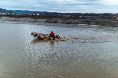Buzău - Pompierii buzoieni caută un bărbat posibil înecat într-un canal de irigaţii - FOTO
