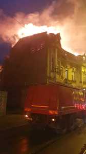 UPDATE - Incendiu la acoperişul unei clădiri de pe Calea Moşilor din Capitală/ Pompierii intervin cu 12 autospeciale de stingere/ Până în prezent nu sunt semnalate victime/ Traficul în zonă, restricţionat - FOTO, VIDEO
