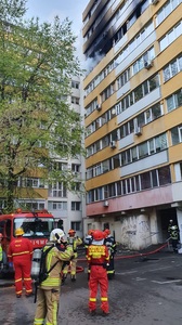 UPDATE - Incendiu într-un bloc din zona Doamna Ghica, din Bucureşti / 11 persoane evacuate, una fiind transportată la spital / Traficul este restricţionat - FOTO