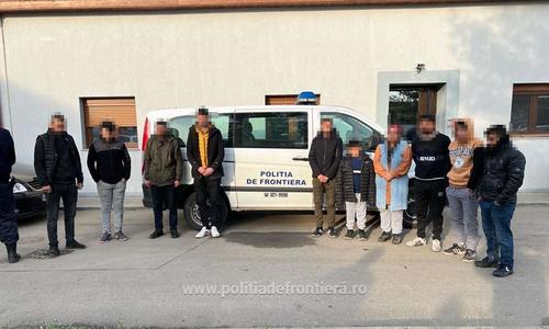 Timiş: Cetăţean turc, arestat preventiv şi cercetat pentru trafic de migranţi/ El transporta zece persoane din Turcia care încercau să intre ilegal în România din Serbia