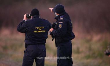 Caraş-Severin: Şase cetăţeni indieni, prinşi după ce au trecut fraudulos frontiera/ Românul care era călăuză, cercetat pentru trafic de migranţi
