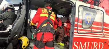 Acţiune a salvamontiştilor în Munţii Făgăraş - Un bărbat de 47 de ani a suferit o fractură de picior / Se va încerca ridicarea victimei cu un troliu / În caz de eşec, acţiunea terestră de a ajunge la victimă va dura cel puţin şapte ore 