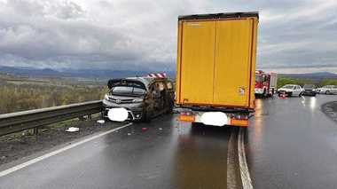 Timiş: Accident rutier cu doi răniţi, printre care şi un copil de 13 ani, pe un sector de drum naţional care preia traficul de pe autostradă, din cauza lipsei Lotului 2 al autostrăzii Lugoj-Deva / A intervenit elicopterul SMURD

