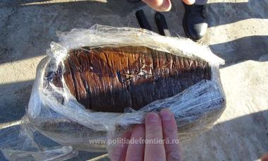 Peste 38 de kilograme de substanţă susceptibilă a fi opiu, ascunse în două grătare metalice, la PTF Calafat  