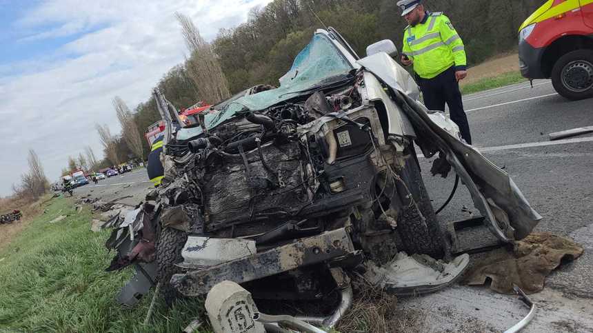 UPDATE - Bacău: Accident rutier cu şapte victime pe drumul european 85. Trei dintre cei implicaţi au murit / Patru maşini au fost implicate / Precizările poliţiştilor
