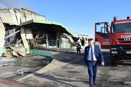 Prefectul de Timiş, după incendiul de la o fostă fabrică de ţigări: Primele informaţii indică lipsa autorizaţiei de securitate la incendiu şi lucrări neautorizate de compartimentare a clădirii - FOTO
