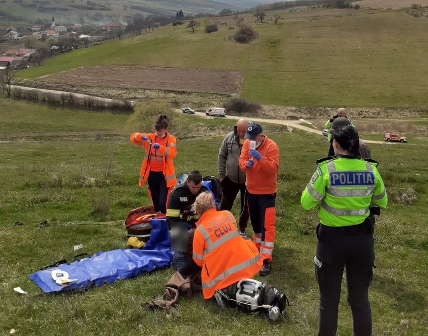 Cluj: Bărbat căzut cu parapanta în comuna Jichişu de Jos. El este conştient şi cooperant, dar rănit
