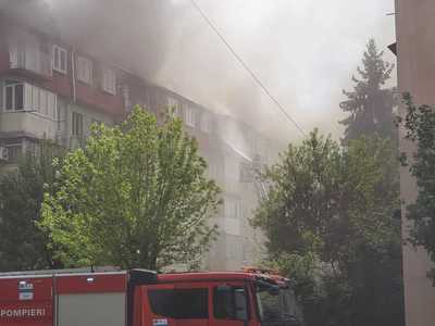 UPDATE - Incendiu la mansarda unui bloc din municipiul Râmnicu Vâlcea/ 12 apartamente sunt afectate - VIDEO