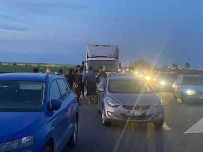 Ialomiţa: Accident cu cinci maşini, pe DN 2 / Doi copii de 9 şi 10 ani au fost răniţi  