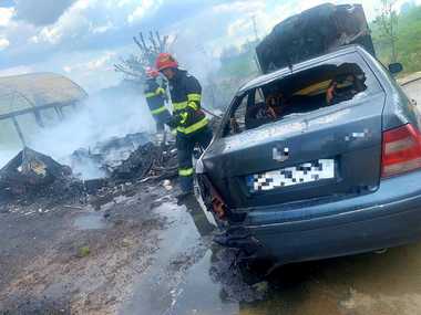 Giurgiu: Incendiu la un centru de dezmembrări auto / Au ars în totalitate trei rulote şi un autoturism, iar parţial o dubiţă şi un alt autoturism / Un solar a fost afectat 