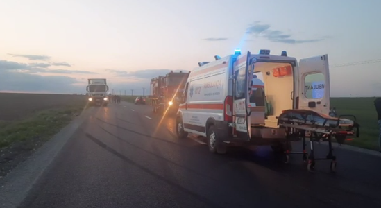 Constanţa: Patru persoane, rănite într-un accident produs pe DN 2A, unde două autoturisme s-au ciocnit/ Una dintre maşini, condusă de un bărbat fără permis