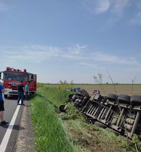 Arad: Un cetăţean ungar a murit după ce s-a răsturnat cu TIR-ul pe care îl conducea, pe DN 79A/ A intervenit elicopterul SMURD