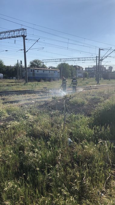 UPDATE - Ialomiţa: Băiat de 12 ani, electrocutat în triajul staţiei CFR Feteşti, după ce s-a  urcat pe un vagon / El a fost transportat cu elicopterul SMURD la Spitalul Grigore Alexandrescu, având arsuri pe 80% din suprafaţa corporală