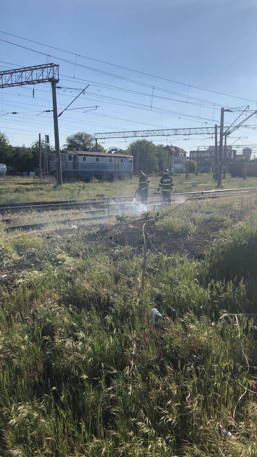 UPDATE - Ialomiţa: Băiat de 12 ani, electrocutat în triajul staţiei CFR Feteşti, după ce s-a  urcat pe un vagon / El a fost transportat cu elicopterul SMURD la Spitalul Grigore Alexandrescu, având arsuri pe 80% din suprafaţa corporală