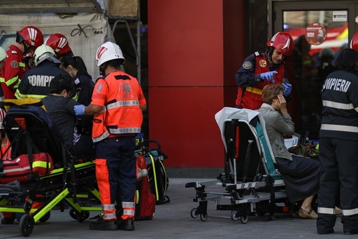 UPDATE - Incendiu la metrou - Metrorex anunţă o defecţiune tehnică cu degajare de fum la Piaţa Romană / ISU - A fost incendiu cu flacără la carcasa unei linii de metrou / 172 de persoane evacuate, 25 evaluate medical, 2 spitalizate - FOTO, VIDEO