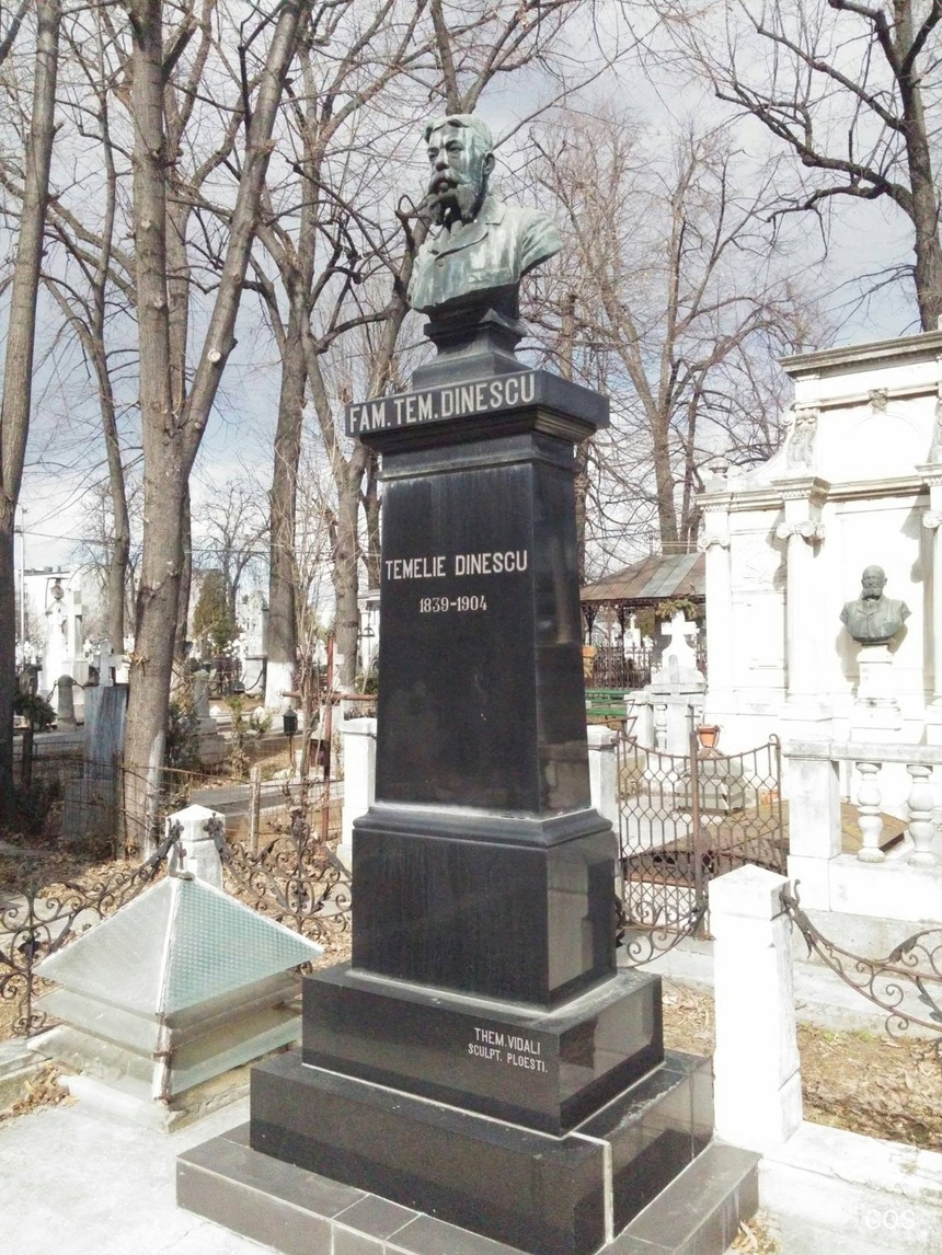 Anchetă a Poliţiei, după ce bustul unui fost primar a fost furat dintr-un cimitir din Ploieşti