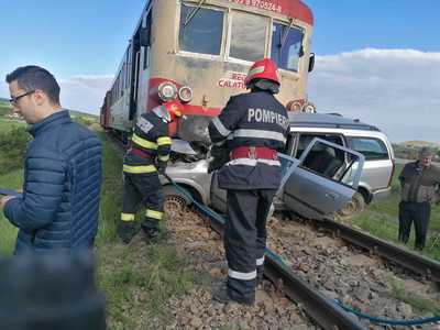Iaşi: Un bărbat a murit după ce maşina în care se afla a fost lovită de un tren Regio