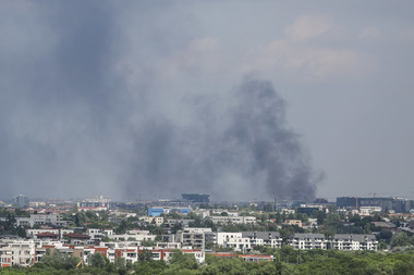 UPDATE - Incendiu produs pe acoperişul unei clădiri din Şoseaua Bucureşti Nord / Degajări mari de fum/ Nu sunt persoane rănite - FOTO / VIDEO
