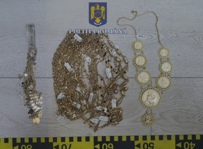 Aproximativ 8 kilograme de obiecte din aur şi argint, confiscate de la mai multe case de amanet din Capitală