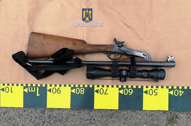 Hunedoara: Bărbat arestat preventiv după ce le-a ameninţat cu moartea pe fosta sa soţie şi pe mama acesteia, iar în autoturismul său au fost găsite mai multe arme şi muniţie