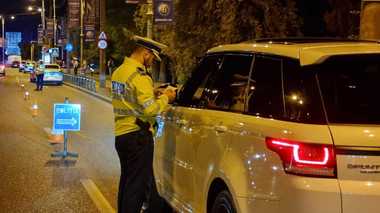 Control al Brigăzii Rutiere din Capitală pentru prinderea şoferilor aflaţi sub influenţa alcoolului sau a substanţelor psihoactive - Au fost date 34 de sancţiuni, în valoare de 21.500 de lei/ Fostul soţ al Elenei Băsescu, prins băut la volan