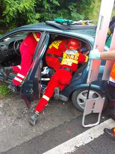 Accident rutier pe Valea Oltului, trei persoane fiind transportate la spital / Circulaţia între Sibiu şi Râmnicu Vâlcea, îngreunată 