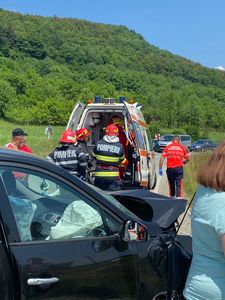 Bistriţa-Năsăud: Cinci răniţi, într-un accident produs pe DN 17 D / O tânără de 26 de ani, transportată cu elicopterul la Târgu Mureş  