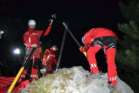 Intervenţie de şase ore a salvamontiştilor pentru recuperarea a patru turişti blocaţi în Masivul Bucegi