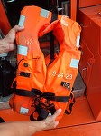 Pluta de salvare cu însemne militare, găsită în apropierea Portului Constanţa, este cel mai probabil de provenienţă rusească 