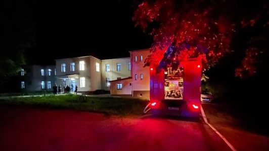 Bihor - Incendiu la Spitalul Aleşd: Doi pacienţi au necesitat îngrijiri medicale / Incendiul ar fi fost provocat de unul dintre pacienţi