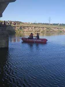 UPDATE Bacău: Intervenţie a pompierilor pentru căutarea unui bărbat dispărut în apele râului Bistriţa / Acesta a fost găsit, iar echipajul de ambulanţă a declarat decesul - VIDEO