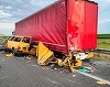 Arad: Accident pe autostrada A1/ Un microbuz a intrat într-un TIR staţionat pe banda de urgenţă/ Un bărbat a fost rănit - FOTO
