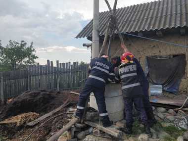 Vrancea: Trei bărbaţi care curăţau o fântână adâncă de 15 metri au murit  