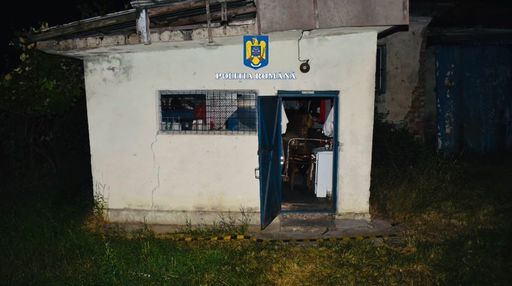 Neamţ: O femeie a anunţat la 112 că a fost urcată cu forţa într-o maşină şi este ţinută într-o baracă / Ea a fost găsită într-un vestiar dintr-o bază sportivă nefuncţională / Un bărbat, cercetat pentru lipsire de libertate 