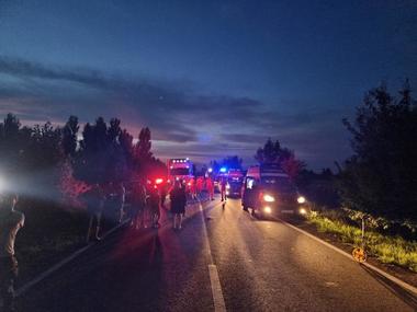UPDATE - Dâmboviţa: Un microbuz şi un autoturism s-au ciocnit, pe DN 1A/ A fost activat Planul roşu/ Sunt rănite 11 persoane, toate fiind transportate la spitale din Bucureşti, conştiente - FOTO