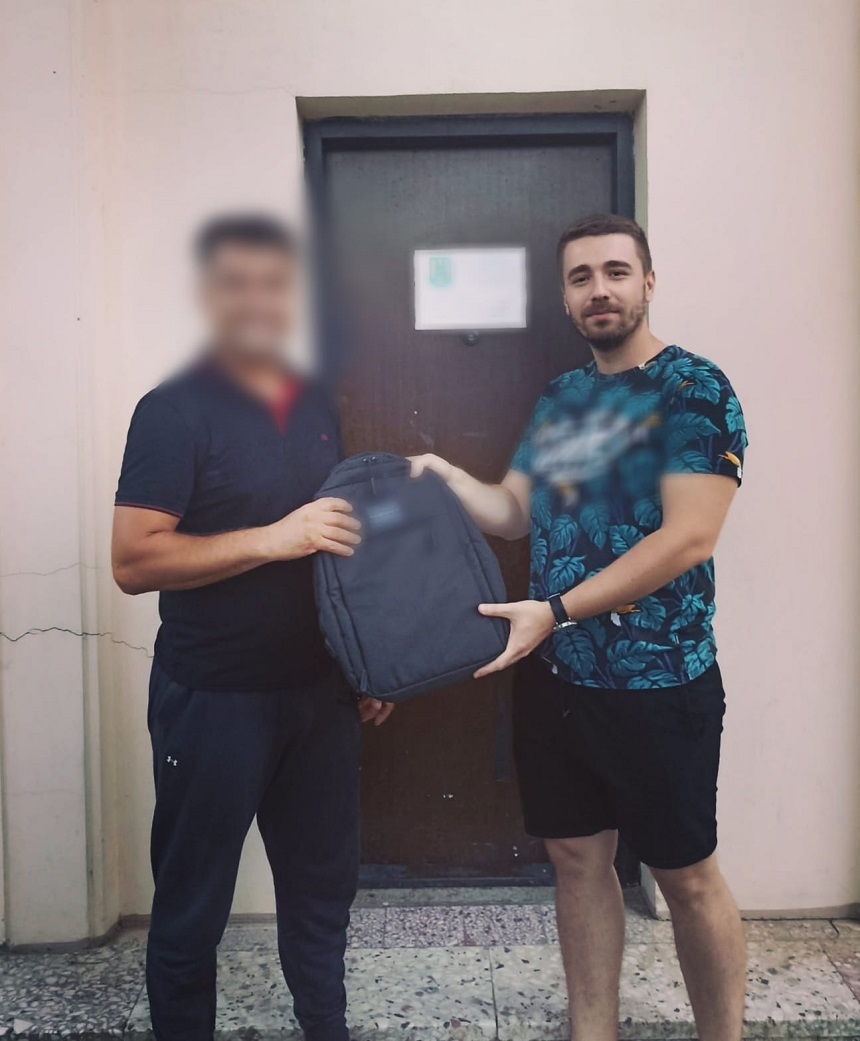 Giurgiu: Un bărbat care a găsit pe stradă un rucsac cu 37.000 de lei l-a predat la poliţie - FOTO
