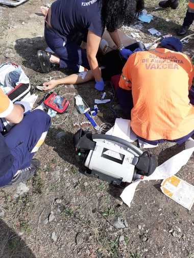 Tânăr în stare gravă, după ce s-a electrocutat la pescuit, pe o baltă din judeţul Vâlcea