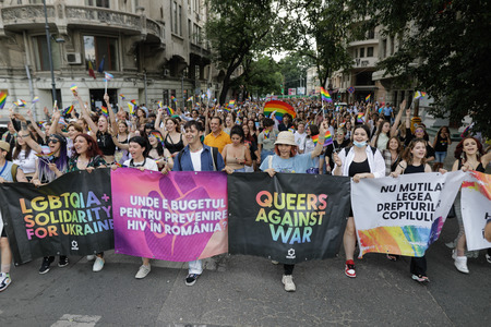 ACCEPT: 15.000 de oameni au sărbătorit comunitatea LGBTQIA+ din România, pe Calea Victoriei - FOTO