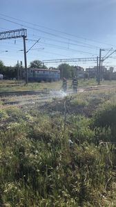 UPDATE Prahova: Adolescent cu arsuri grave după ce s-a electrocutat în apropierea unor linii de cale ferată / Acesta s-a urcat pe vagonul unui tren / Poliţia a deschis dosar penal pentru vătămare corporală din culpă