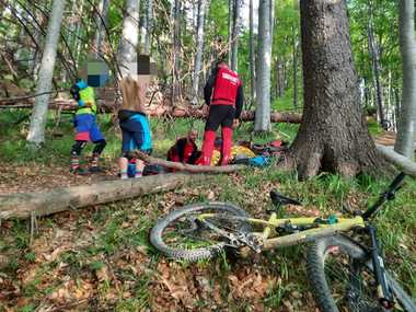 Bărbat rănit grav, după ce a căzut cu bicicleta pe un traseu montan de la marginea Braşovului
