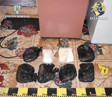 Galaţi - Doi bărbaţi, arestaţi după un flagrant şi 7 percheziţii  în  judeţele Galaţi, Brăila şi Dâmboviţa, într-un dosar privind introducerea în ţară de droguri de mare risc şi trafic de droguri de mare risc