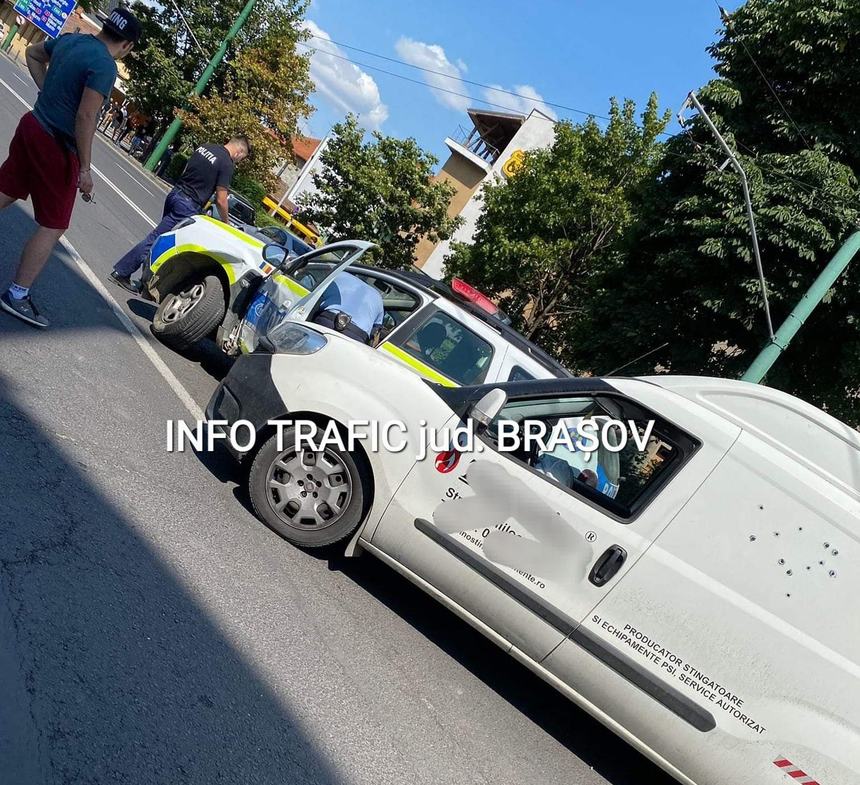 Autospecială de Poliţie din Covasna, implicată într-un eveniment rutier în municipiul Braşov / Nu au fost persoane rănite  