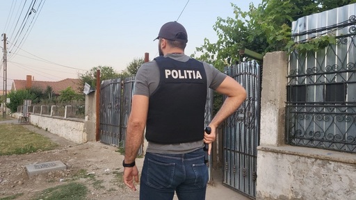 Constanţa: Percheziţii la suspecţi de furturi de componente auto. Şapte persoane au fost duse la audieri - FOTO

