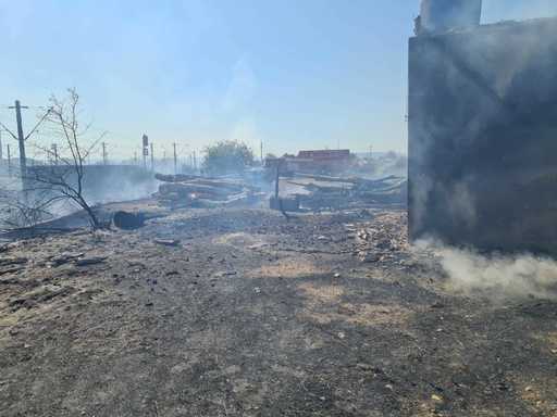 Mehedinţi: Trafic rutier îngreunat în urma unui incendiu de vegetaţie / Intervin pompierii pentru stingerea focului 