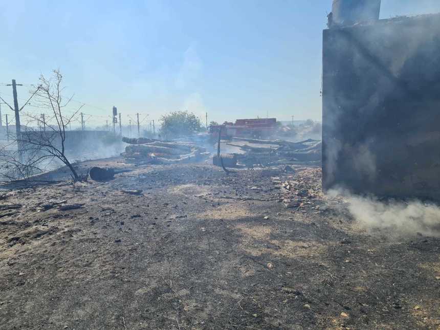 Mehedinţi: Amenzi în valoare de 15.000 de lei în cazul incendiului de la Şimian / A fost sancţionat chiar şi şeful gării / 45 de hectare de vegetaţie, afectate