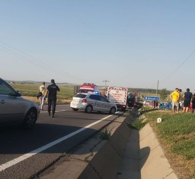 Coliziune frontală între două autoturisme, pe DN 29 Suceava – Botoşani, în zona localităţii Dumbrăveni. În urma accidentului, cinci persoane au fost rănite