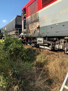Mehedinţi: Incendiu izbucnit la o locomotivă a unui tren de marfă cu 20 de vagoane - FOTO